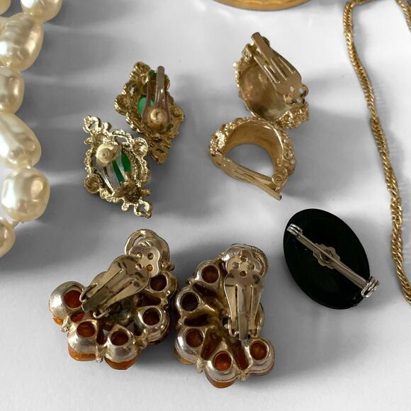 Vintage Jewelry Lot Some Signed - Picture 8 of 9